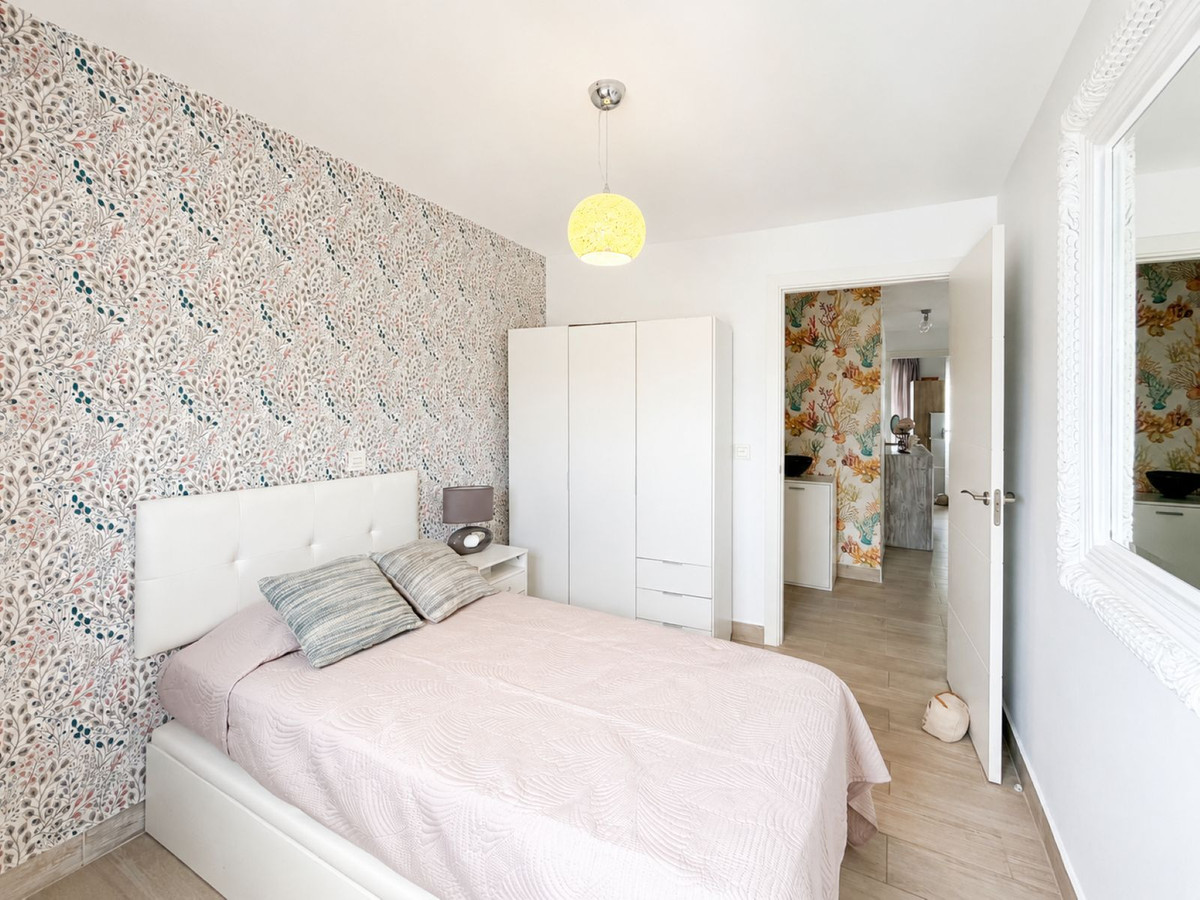 Se vende Apartamento Planta Media de 3 dormitorios en Costa Del Sol, Cadiz, España