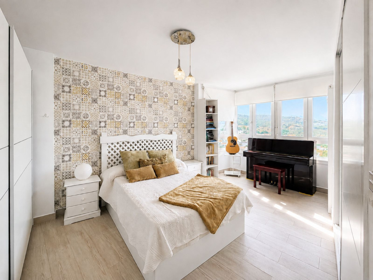 Se vende Apartamento Planta Media de 3 dormitorios en Costa Del Sol, Cadiz, España
