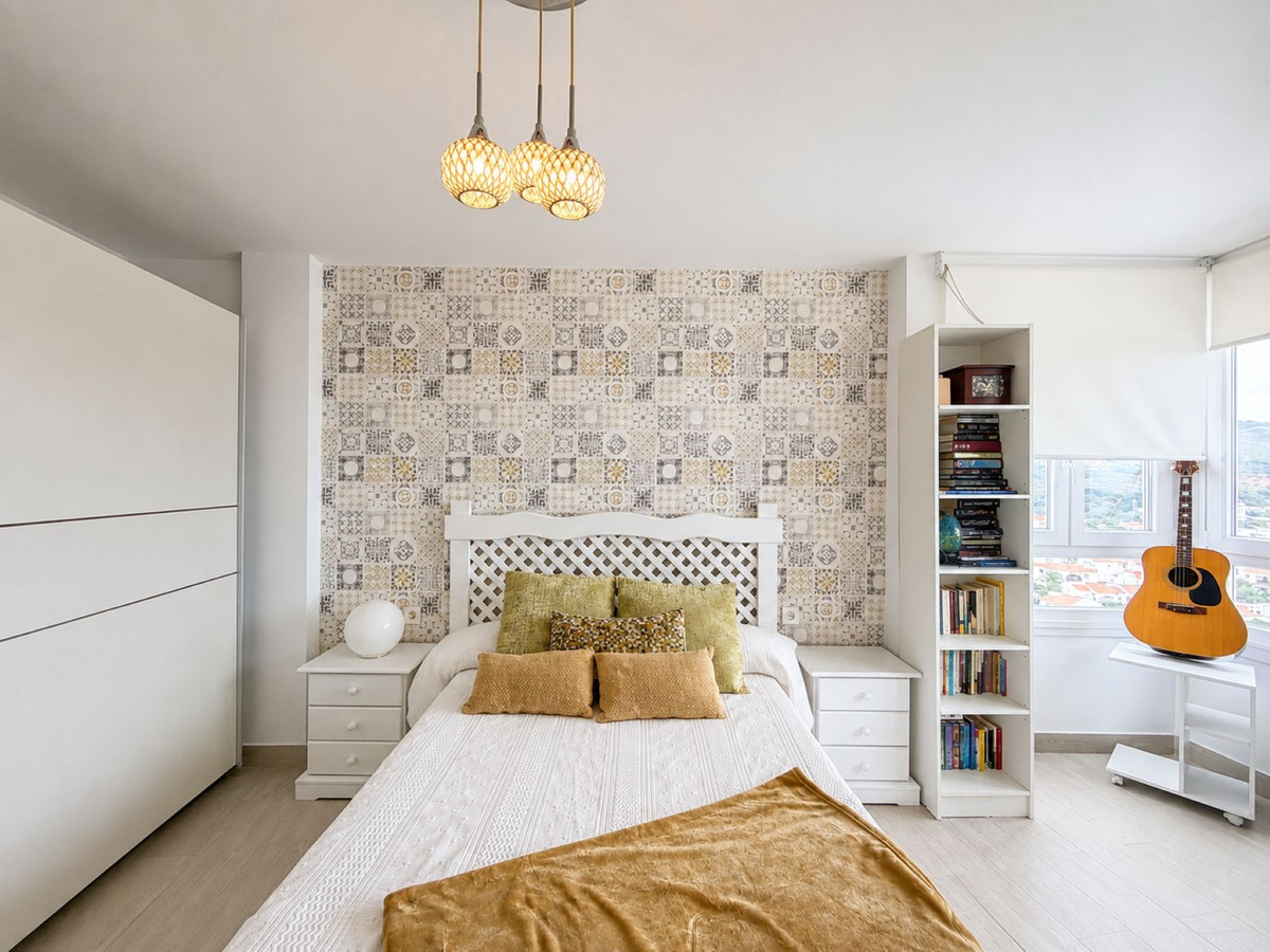 Se vende Apartamento Planta Media de 3 dormitorios en Costa Del Sol, Cadiz, España