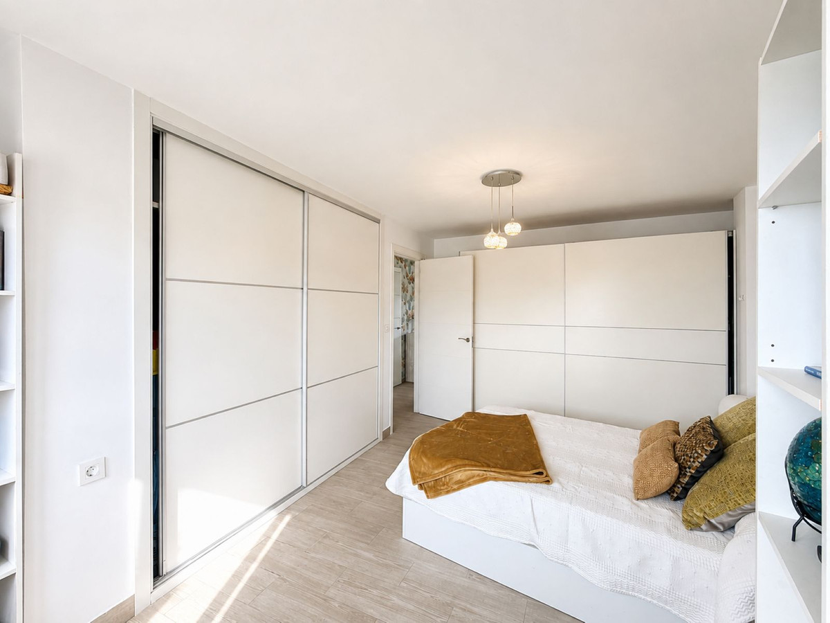 Se vende Apartamento Planta Media de 3 dormitorios en Costa Del Sol, Cadiz, España