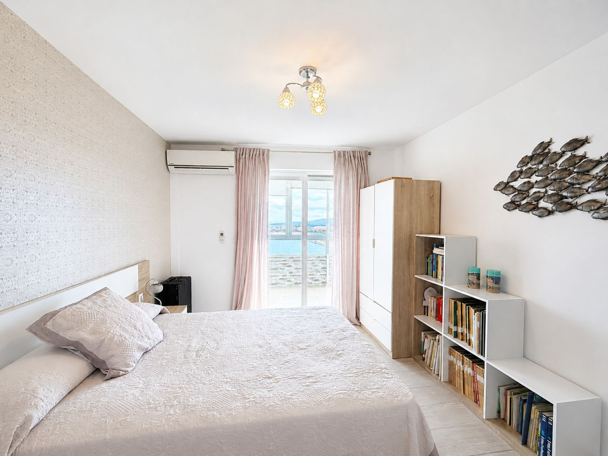 Se vende Apartamento Planta Media de 3 dormitorios en Costa Del Sol, Cadiz, España