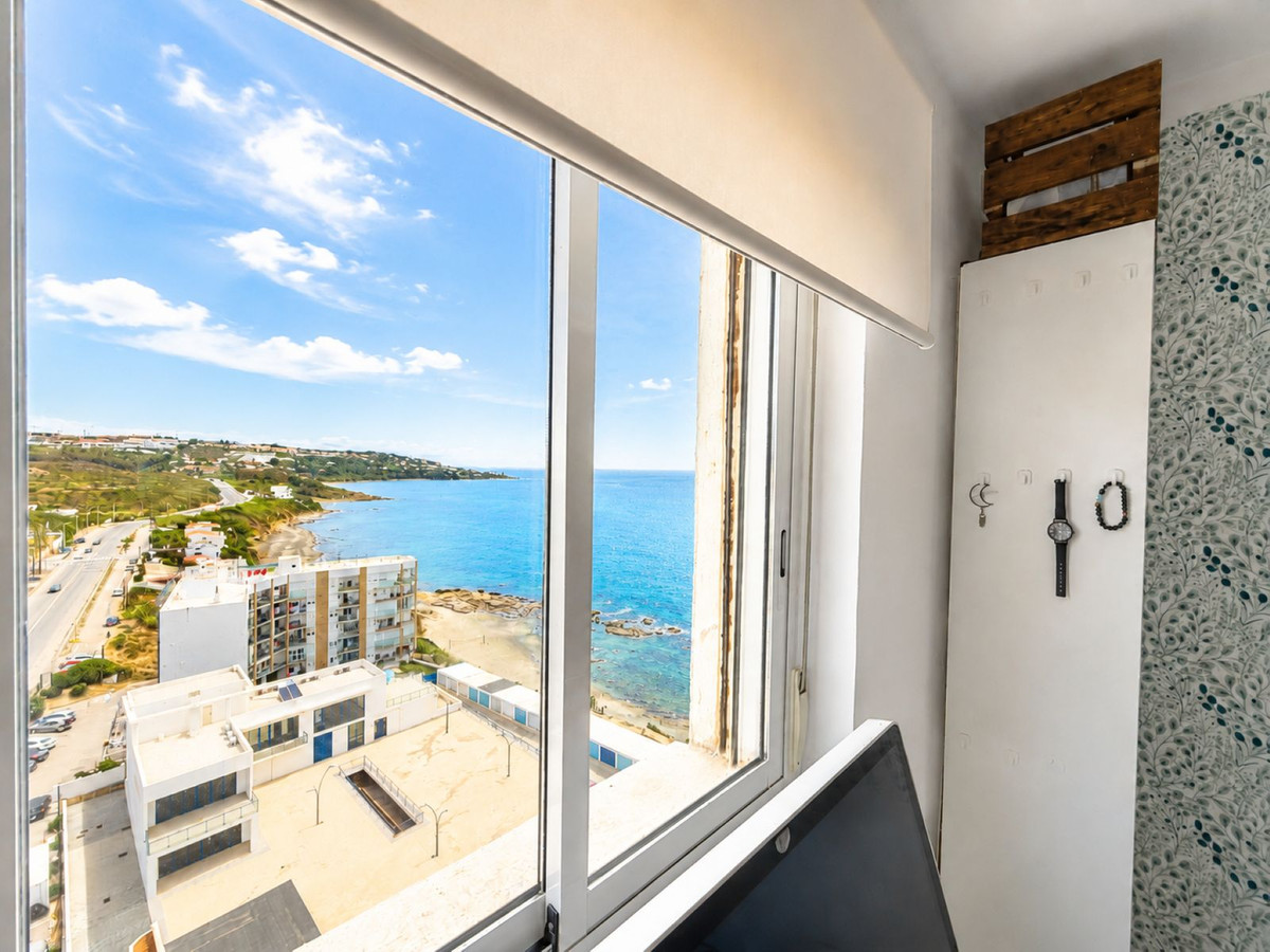 Se vende Apartamento Planta Media de 3 dormitorios en Costa Del Sol, Cadiz, España