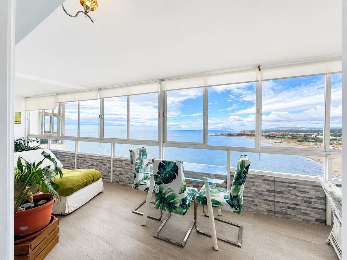 Se vende Apartamento Planta Media de 3 dormitorios en Costa Del Sol, Cadiz, España