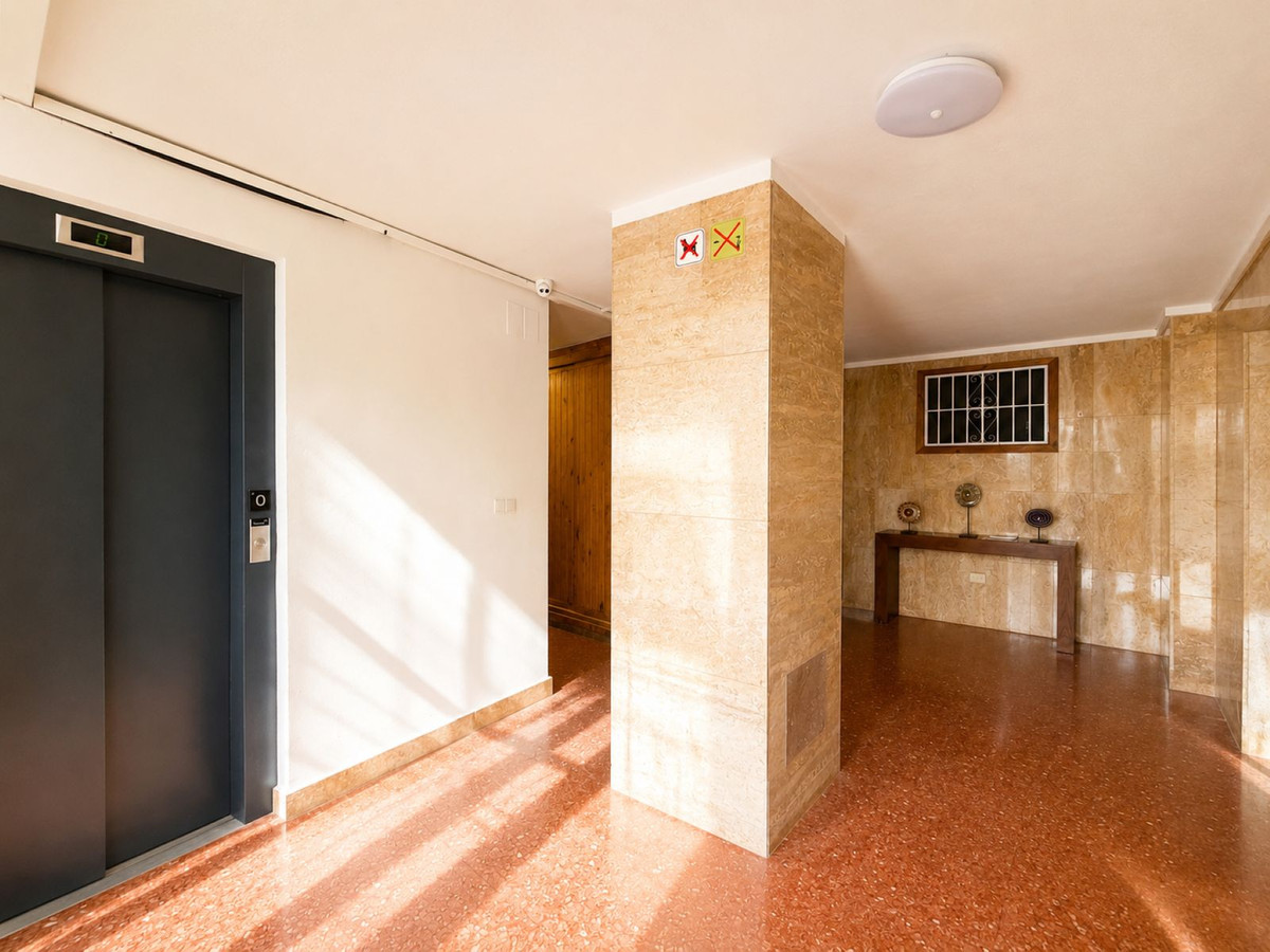Se vende Apartamento Planta Media de 3 dormitorios en Costa Del Sol, Cadiz, España