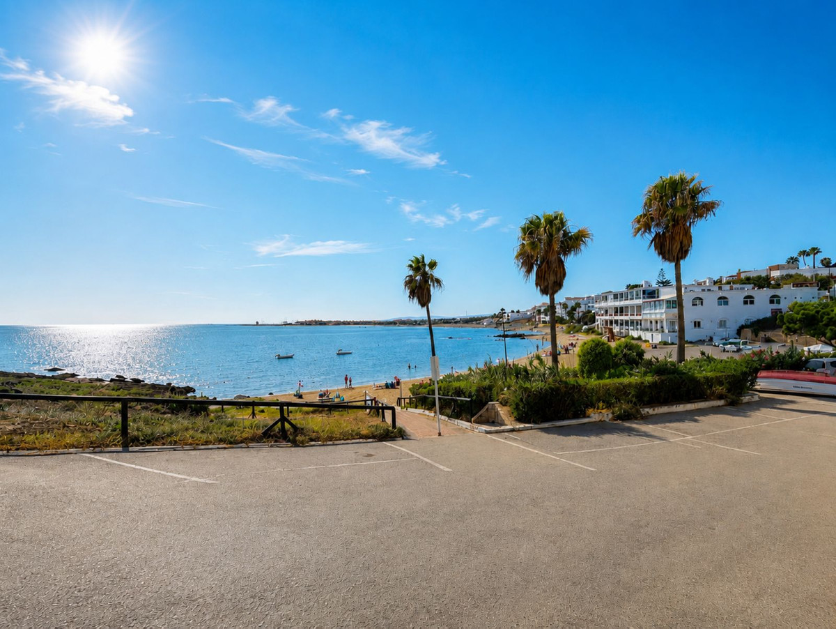 Se vende Apartamento Planta Media de 3 dormitorios en Costa Del Sol, Cadiz, España
