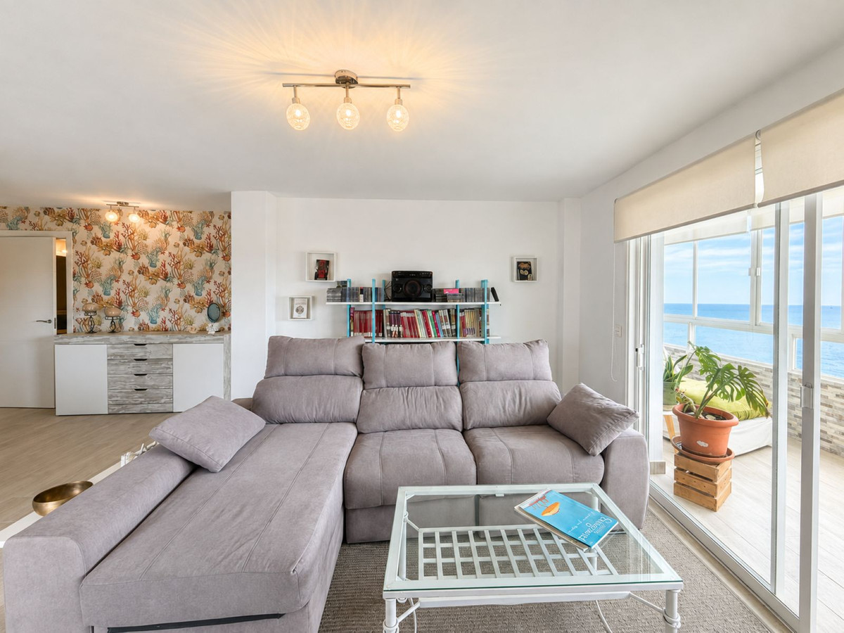 Se vende Apartamento Planta Media de 3 dormitorios en Costa Del Sol, Cadiz, España