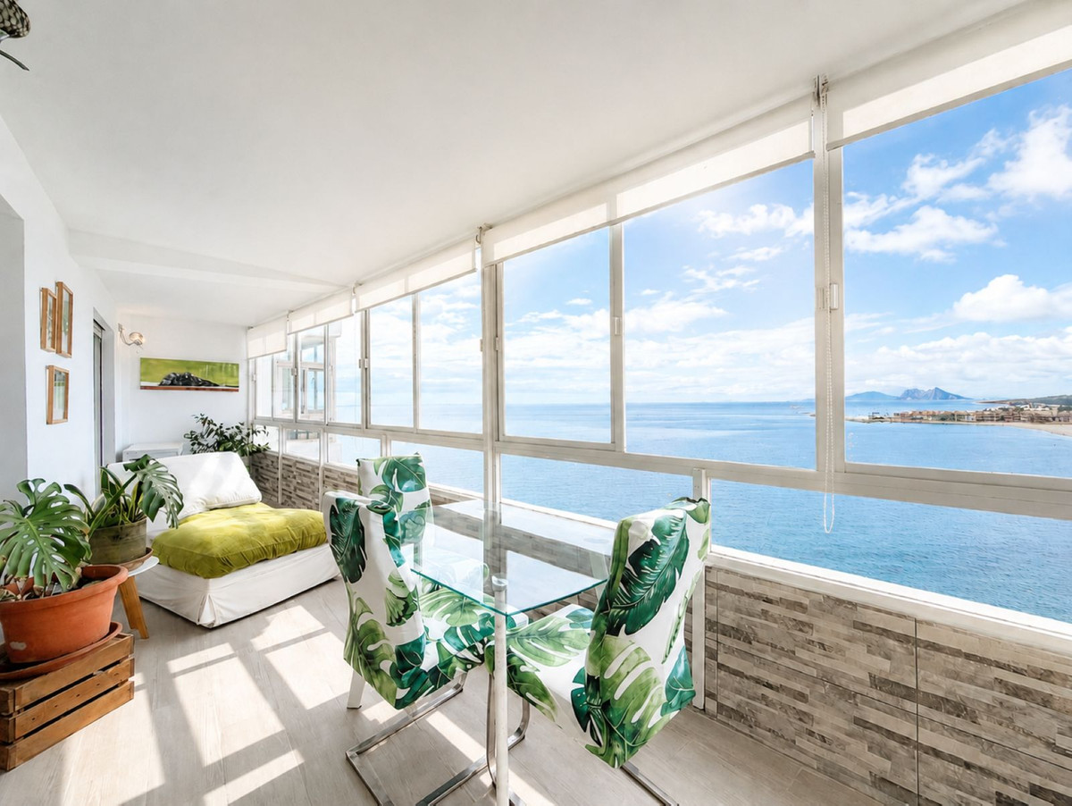 Se vende Apartamento Planta Media de 3 dormitorios en Costa Del Sol, Cadiz, España