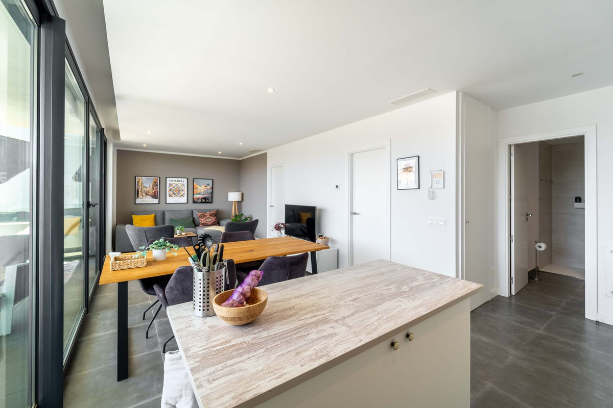 Se vende Apartamento Planta Media de 2 dormitorios en Costa Del Sol, Málaga, España