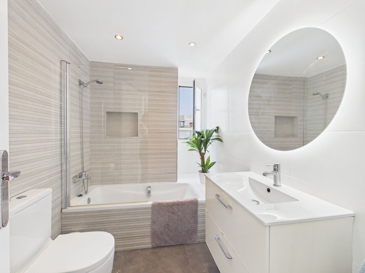 2 Bed Apartment for sale in Manilva Costa Del Sol, Málaga, Spain