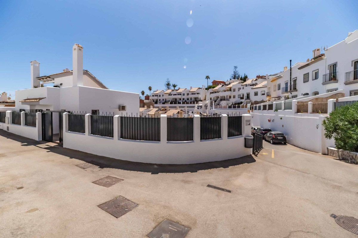 3 Bed Townhouse for sale in Fuengirola Costa Del Sol, Málaga, Spain