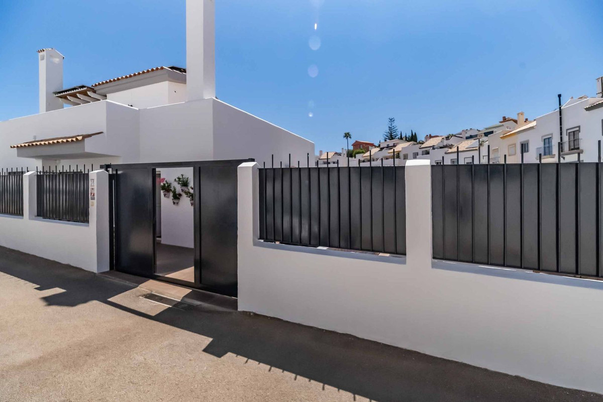 3 Bed Townhouse for sale in Fuengirola Costa Del Sol, Málaga, Spain