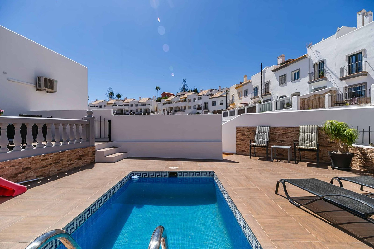 3 Bed Townhouse for sale in Fuengirola Costa Del Sol, Málaga, Spain