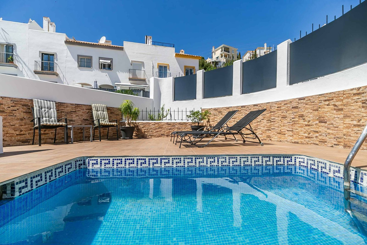 3 Bed Townhouse for sale in Fuengirola Costa Del Sol, Málaga, Spain