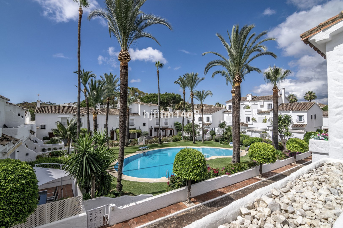3 Bed Townhouse for sale in Nueva Andalucía Costa Del Sol, Málaga, Spain