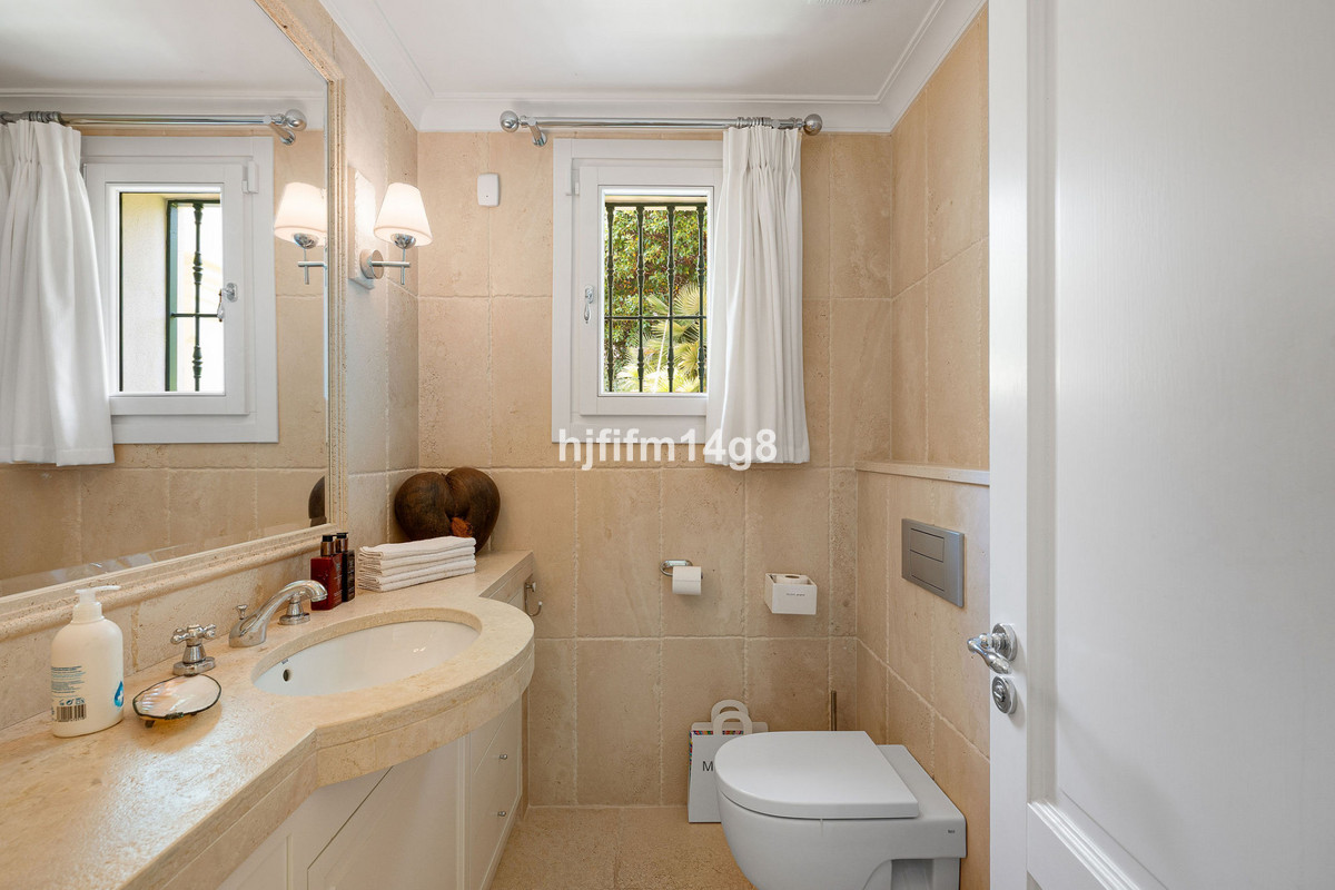 Se vende Villa - Chalet de 5 dormitorios en Costa Del Sol, Málaga, España