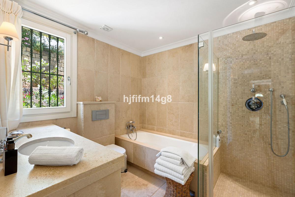 Se vende Villa - Chalet de 5 dormitorios en Costa Del Sol, Málaga, España