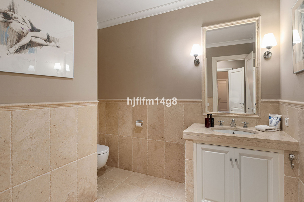Se vende Villa - Chalet de 5 dormitorios en Costa Del Sol, Málaga, España