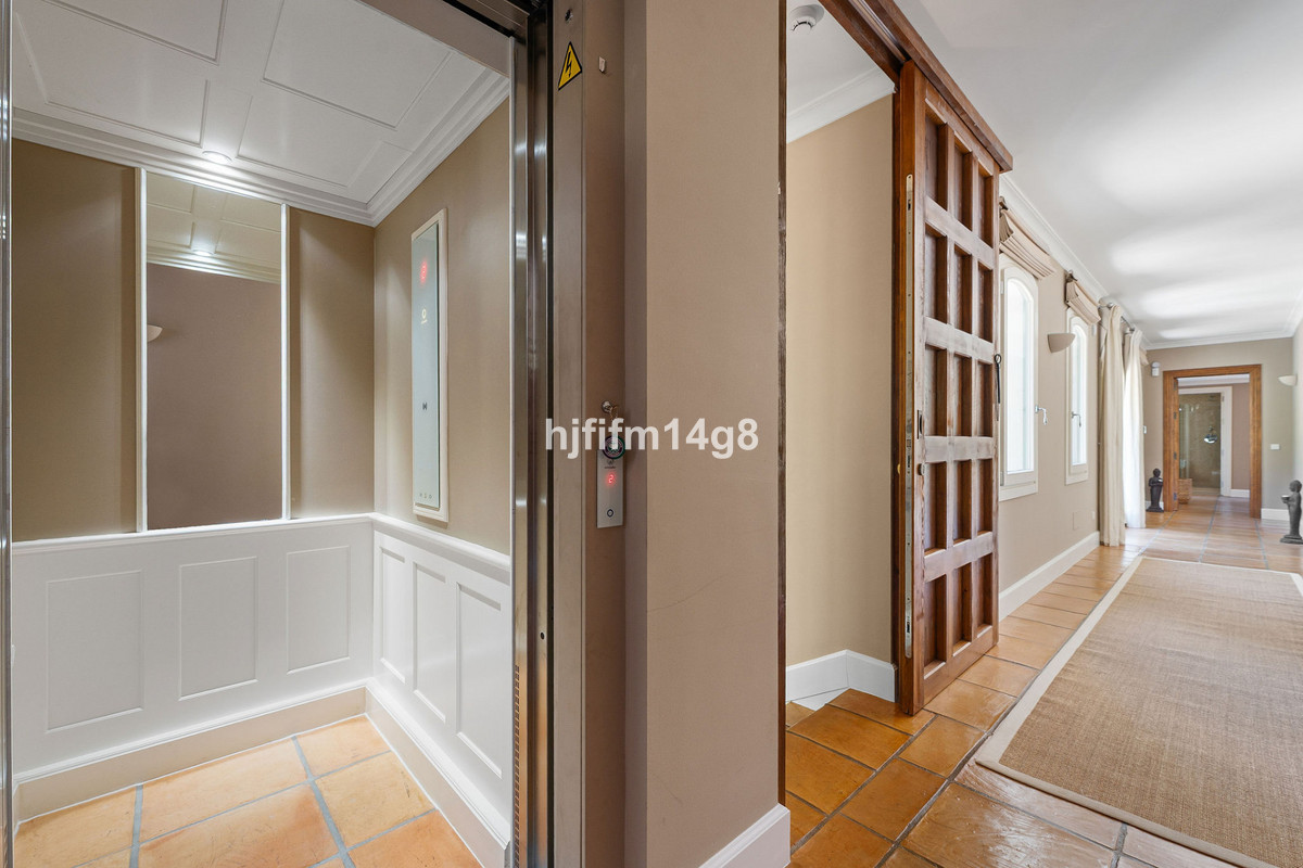 Se vende Villa - Chalet de 5 dormitorios en Costa Del Sol, Málaga, España