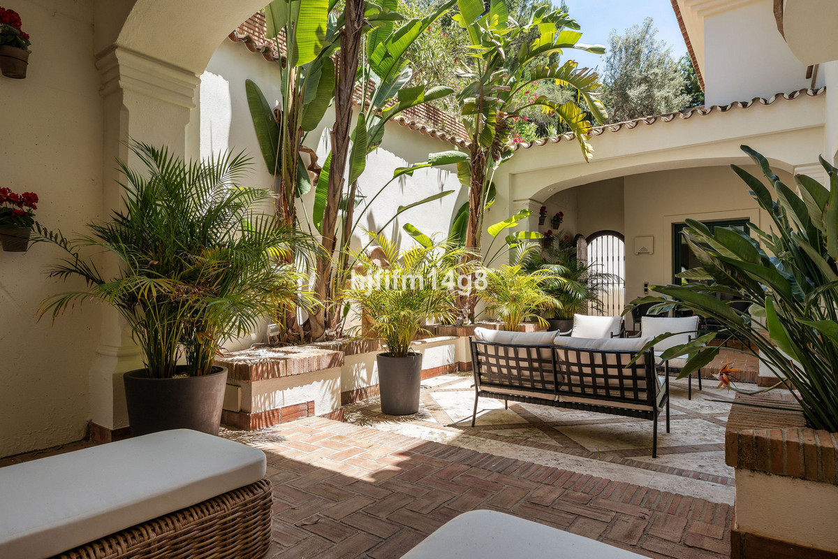Se vende Villa - Chalet de 5 dormitorios en Costa Del Sol, Málaga, España