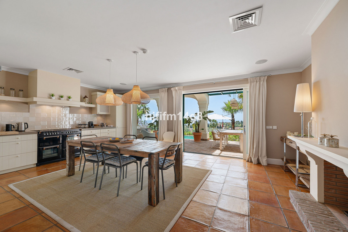 Se vende Villa - Chalet de 5 dormitorios en Costa Del Sol, Málaga, España