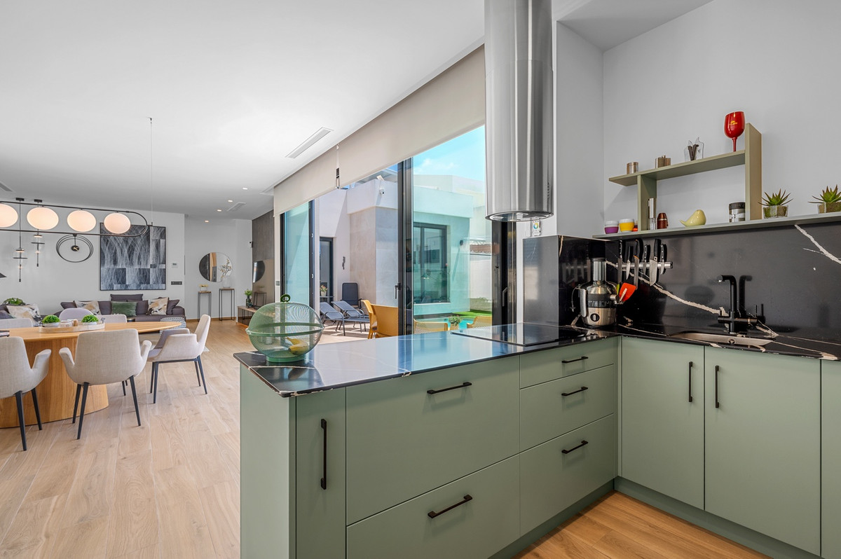 Se vende Villa - Chalet de 3 dormitorios en Costa Blanca, Alicante, España