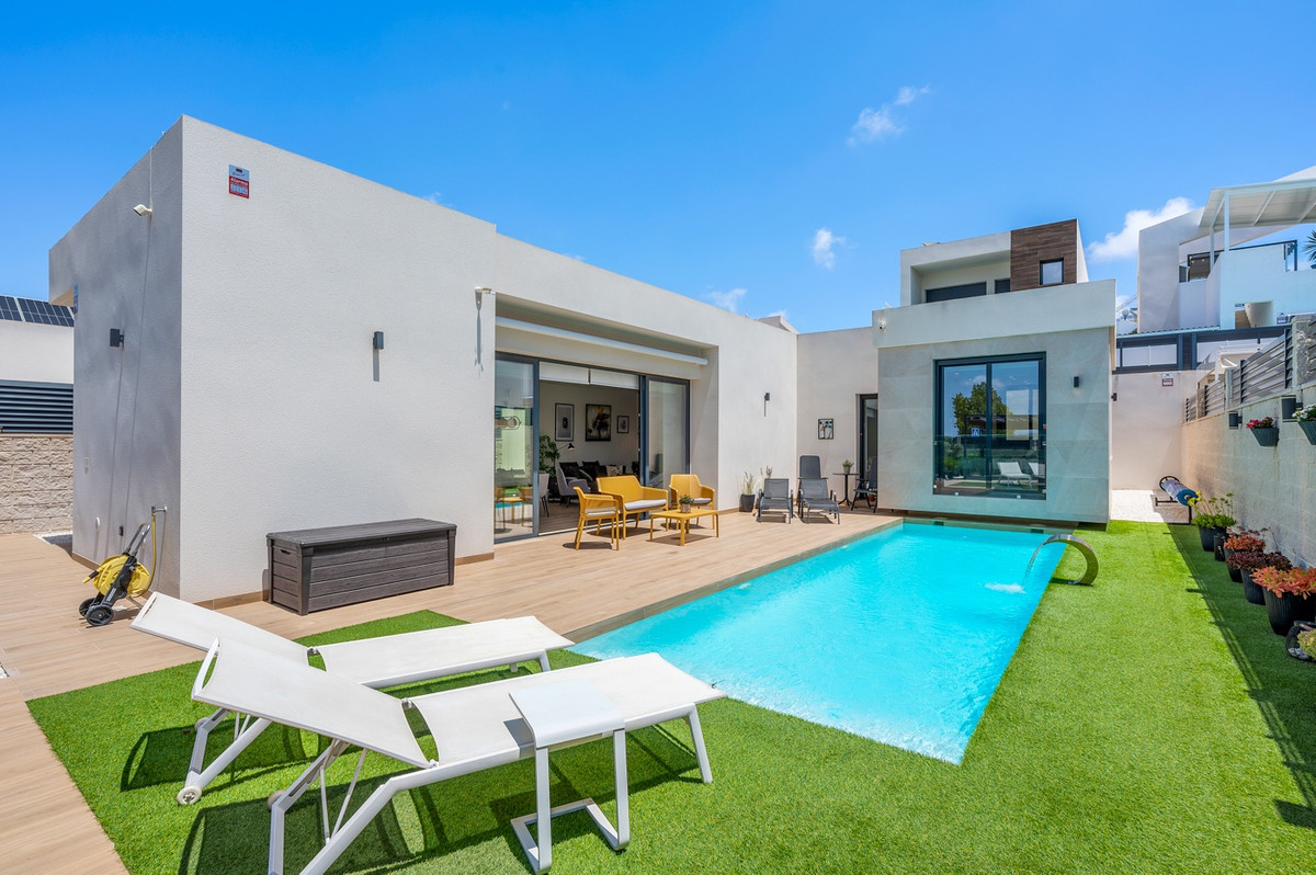 Se vende Villa - Chalet de 3 dormitorios en Costa Blanca, Alicante, España