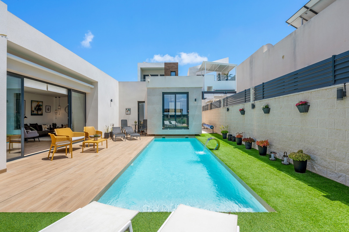 Se vende Villa - Chalet de 3 dormitorios en Costa Blanca, Alicante, España