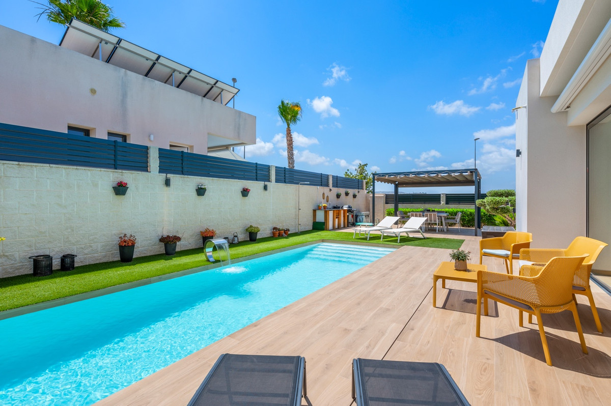 Se vende Villa - Chalet de 3 dormitorios en Costa Blanca, Alicante, España