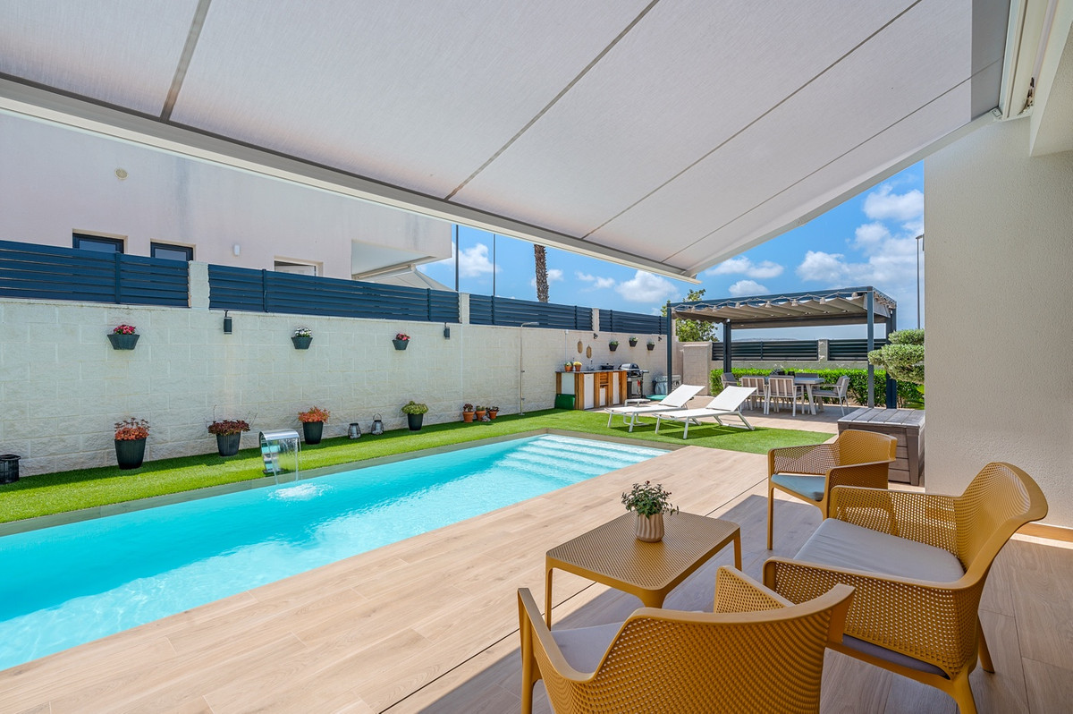 Se vende Villa - Chalet de 3 dormitorios en Costa Blanca, Alicante, España