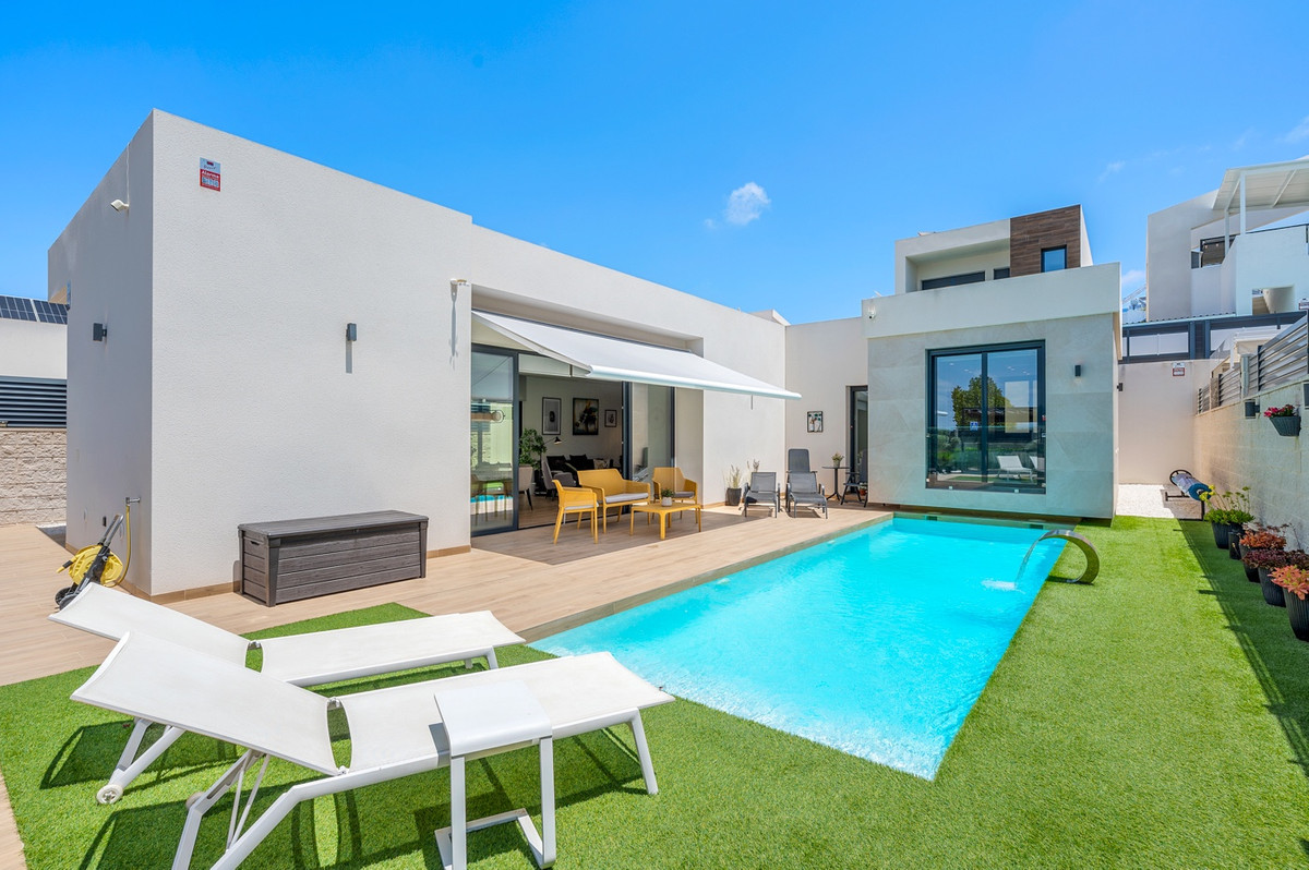 Se vende Villa - Chalet de 3 dormitorios en Costa Blanca, Alicante, España