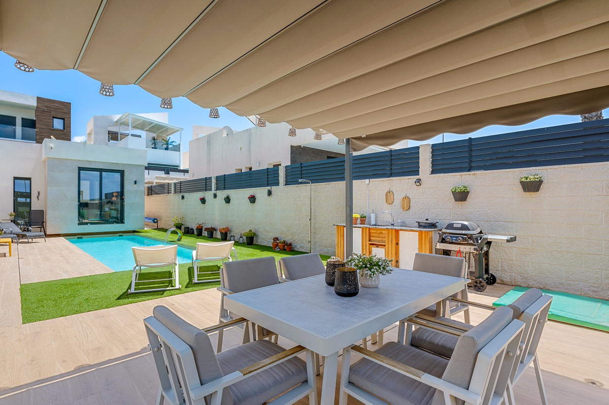 Se vende Villa - Chalet de 3 dormitorios en Costa Blanca, Alicante, España
