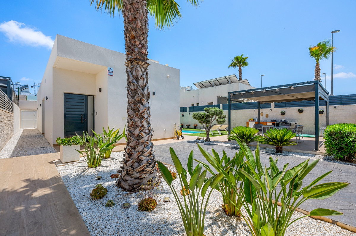 Se vende Villa - Chalet de 3 dormitorios en Costa Blanca, Alicante, España