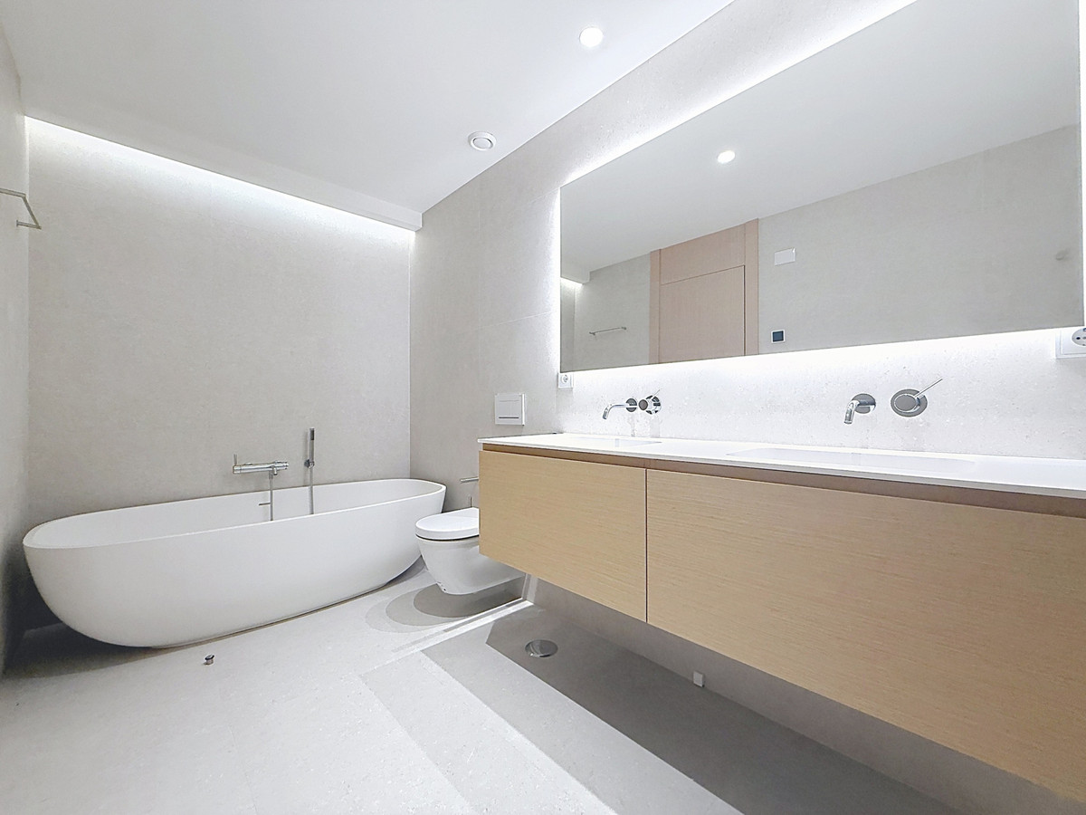 3 Bed Apartment for sale in Benahavís Costa Del Sol, Málaga, Spain