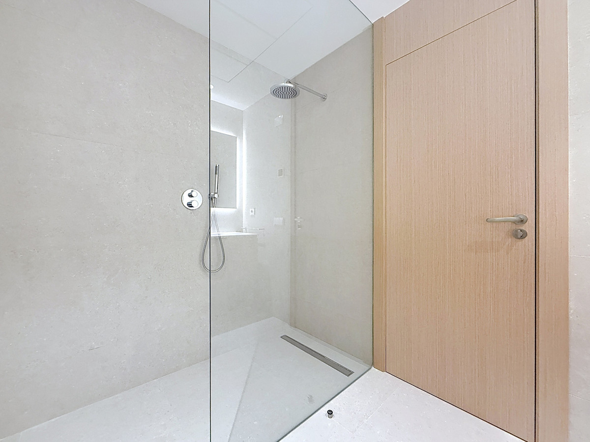 3 Bed Apartment for sale in Benahavís Costa Del Sol, Málaga, Spain
