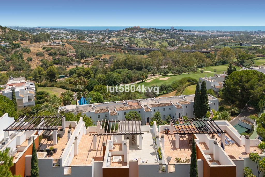 3 Bed Apartment for sale in La Quinta Costa Del Sol, Málaga, Spain
