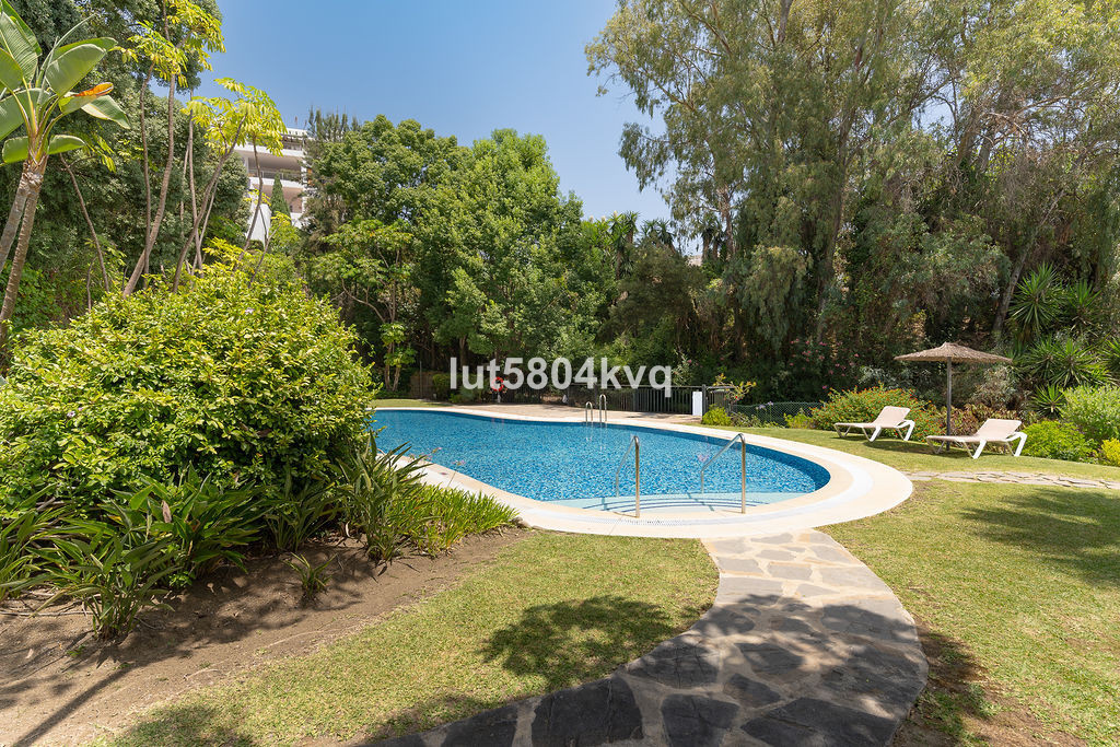 3 Bed Apartment for sale in La Quinta Costa Del Sol, Málaga, Spain
