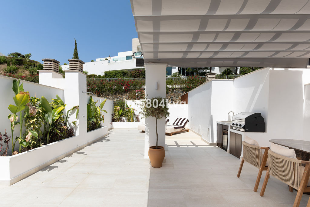 3 Bed Apartment for sale in La Quinta Costa Del Sol, Málaga, Spain