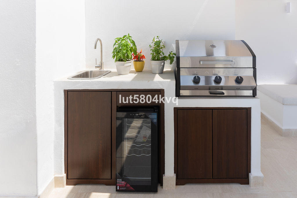 3 Bed Apartment for sale in La Quinta Costa Del Sol, Málaga, Spain