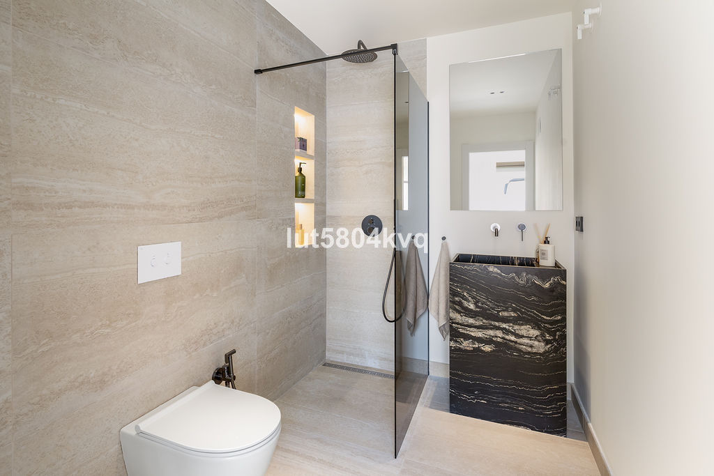 3 Bed Apartment for sale in La Quinta Costa Del Sol, Málaga, Spain