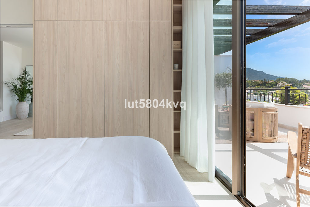 3 Bed Apartment for sale in La Quinta Costa Del Sol, Málaga, Spain