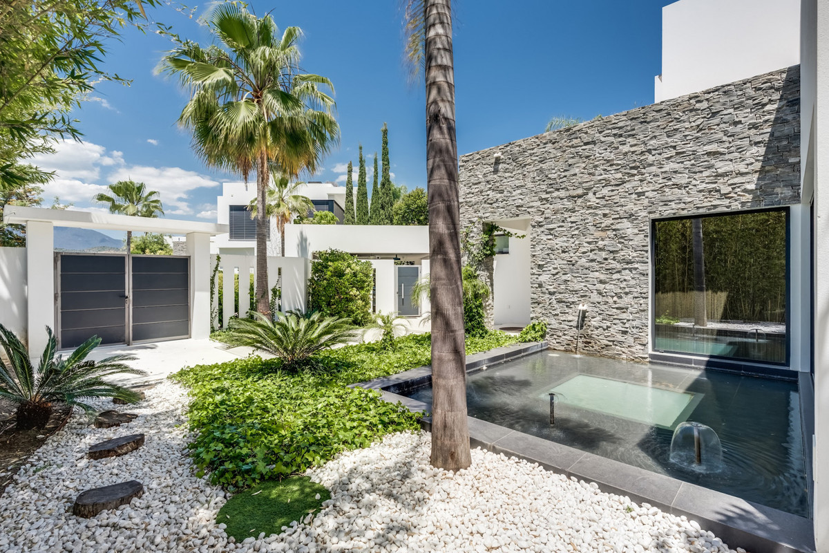 Se vende Villa - Chalet de 5 dormitorios en Costa Del Sol, Málaga, España
