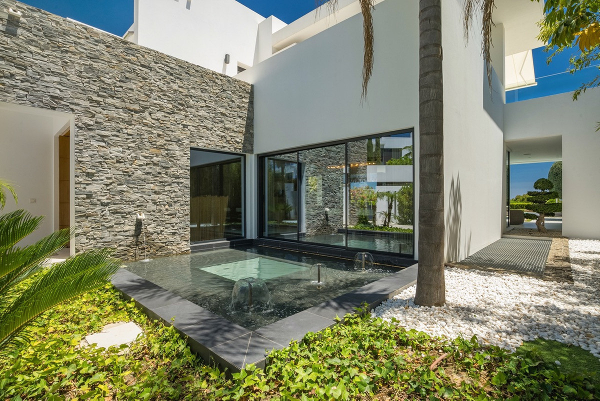 Se vende Villa - Chalet de 5 dormitorios en Costa Del Sol, Málaga, España