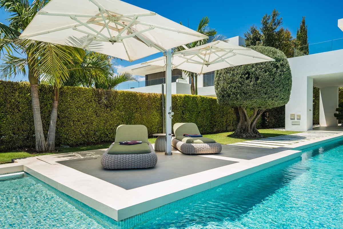 Se vende Villa - Chalet de 5 dormitorios en Costa Del Sol, Málaga, España