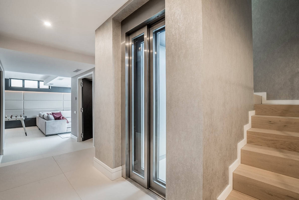 Se vende Villa - Chalet de 5 dormitorios en Costa Del Sol, Málaga, España
