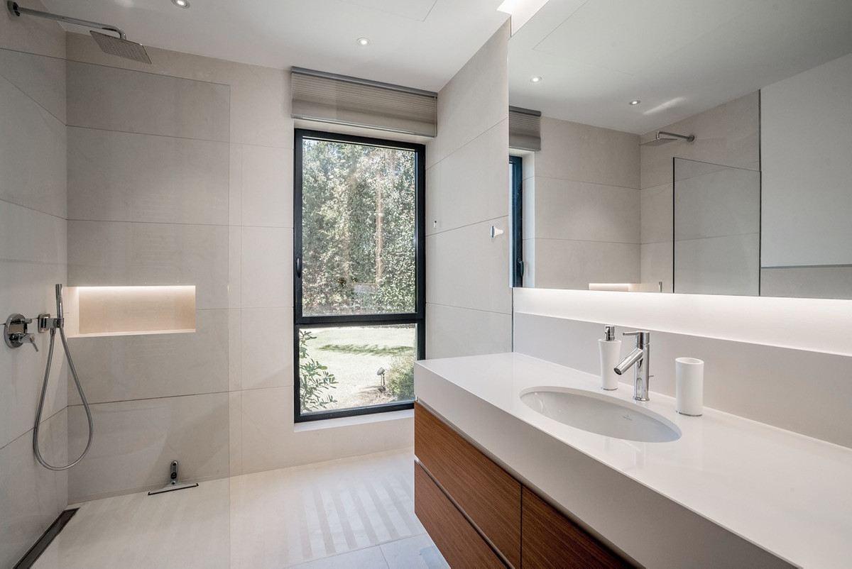 Se vende Villa - Chalet de 5 dormitorios en Costa Del Sol, Málaga, España