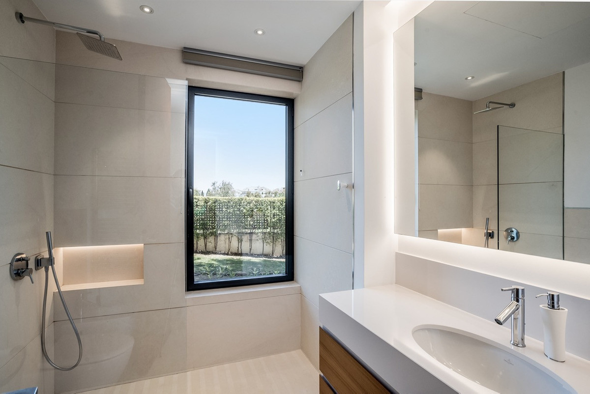 Se vende Villa - Chalet de 5 dormitorios en Costa Del Sol, Málaga, España