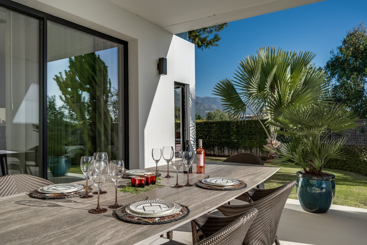 Se vende Villa - Chalet de 5 dormitorios en Costa Del Sol, Málaga, España
