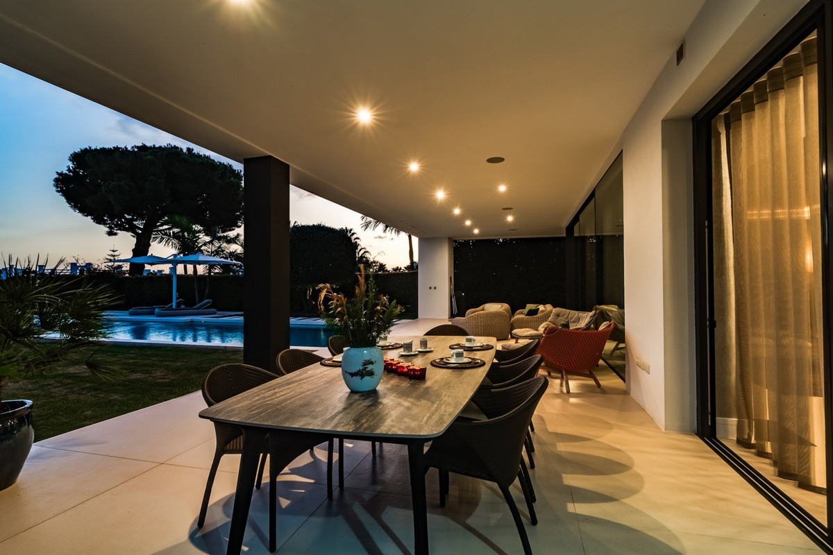 Se vende Villa - Chalet de 5 dormitorios en Costa Del Sol, Málaga, España