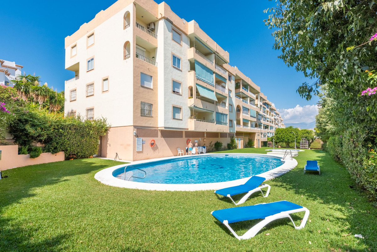 Se vende Apartamento Planta Media de 3 dormitorios en Costa Del Sol, Málaga, España