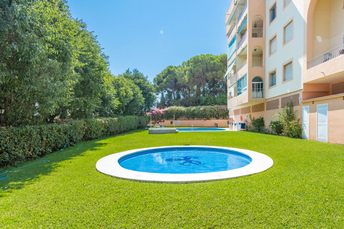 Se vende Apartamento Planta Media de 3 dormitorios en Costa Del Sol, Málaga, España